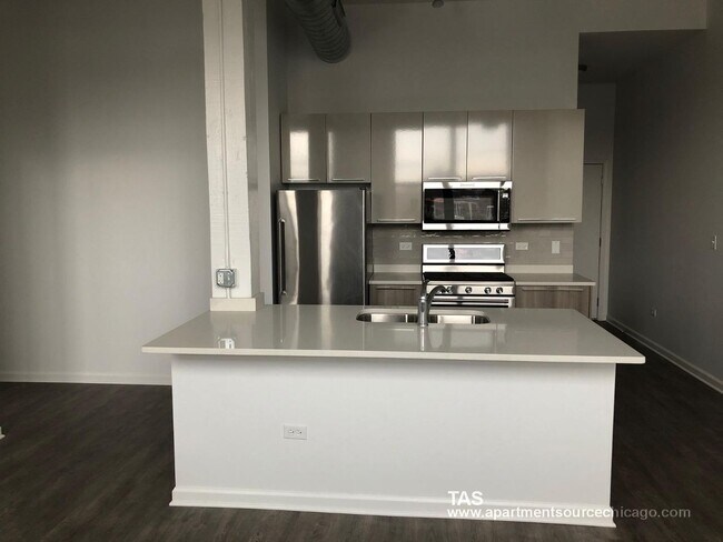 Building Photo - Loft-style condo-quality 3 Bed/2 ba IN UNIT LAUNDRY
