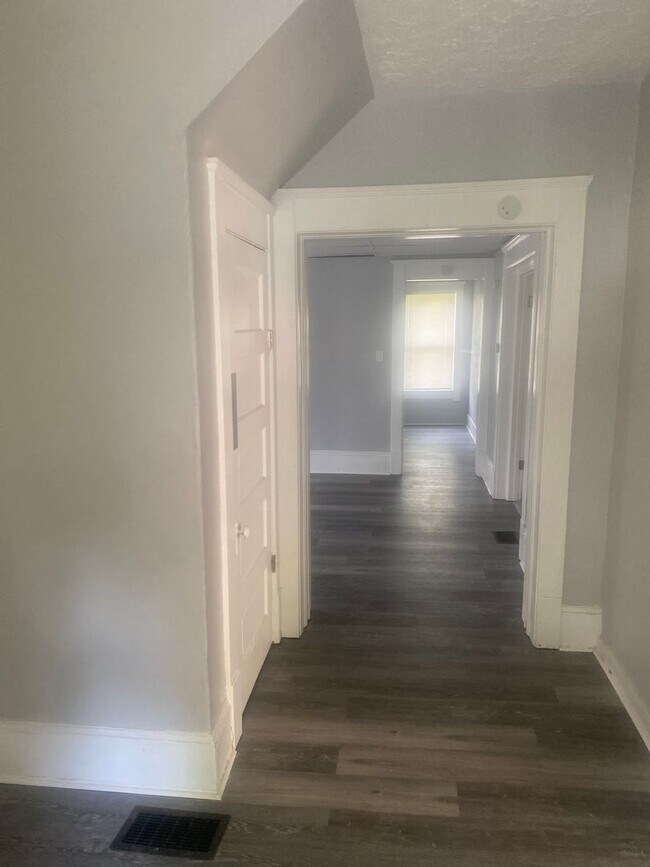 Building Photo - Bradwell3001-3003