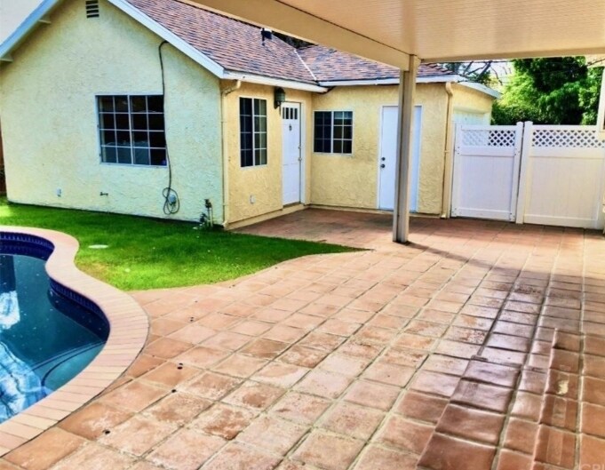 guest house with storage and kitchen - 14024 Peach Grove St