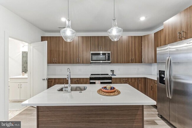 Primary Photo - 5801 Ridge Ave