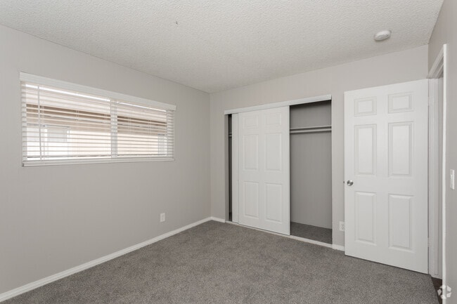 2BR, 1BA - 940 SF - Imperial Place Apartments