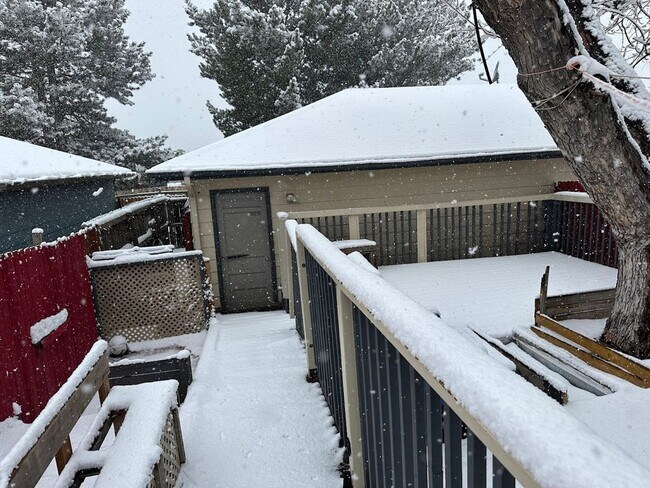 Building Photo - Aurora Rental | 3 Bedroom Home w/ Basement, Garage & Fireplace – Near Denver Commute