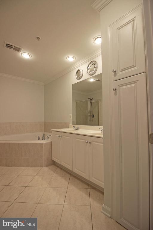 Building Photo - 722 Capitol Square Pl SW