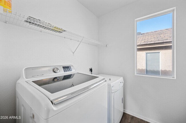 Building Photo - 1516 E Mobile Ln