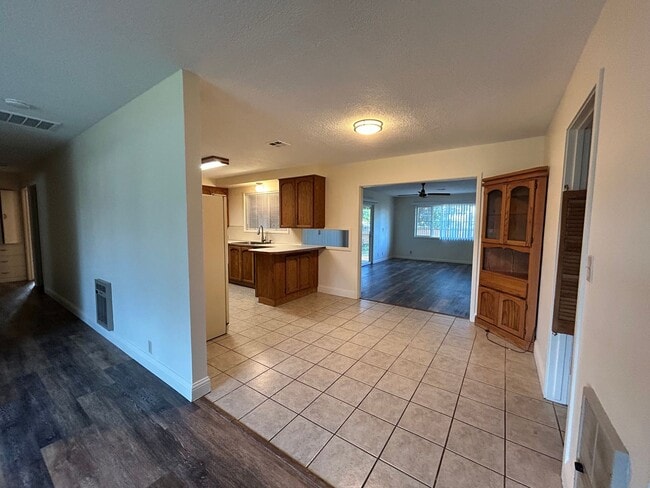 Building Photo - 3 Bedroom, 2.5 Bath House
