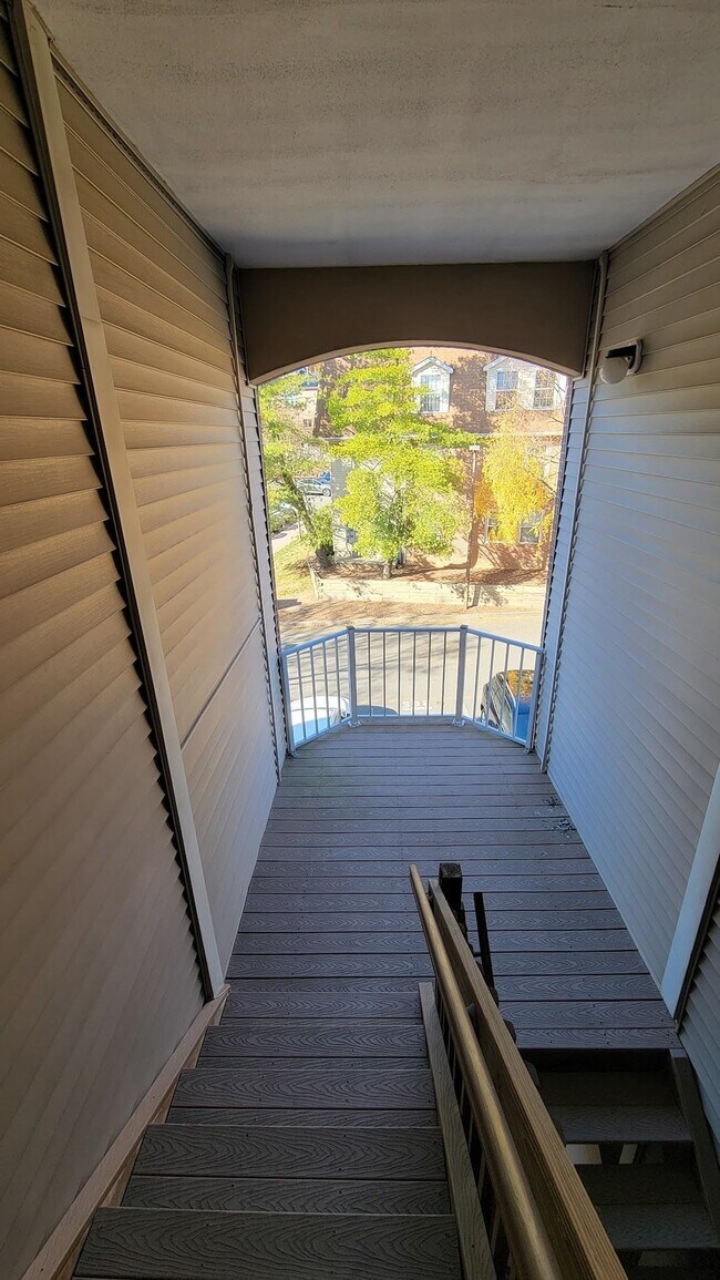 Building Photo - 780 River Rd