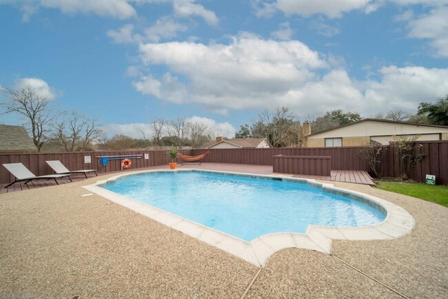 Building Photo - 2922 Clover Valley Dr