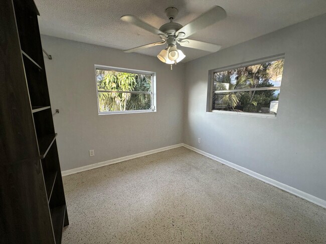 Building Photo - 8500 Sunset Dr