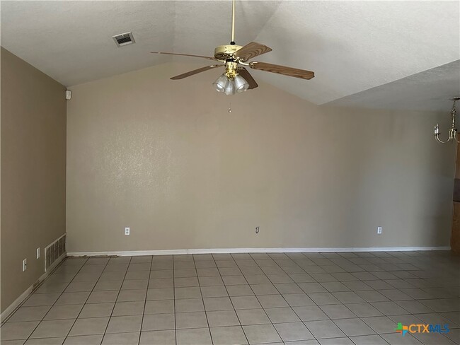 Building Photo - 417 Deloris Dr