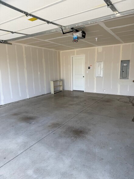 2 car garage, door to kitchen - 4521 SE Ember Ln