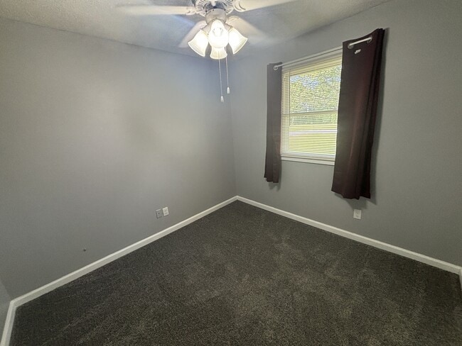 Building Photo - 53 E 300 N