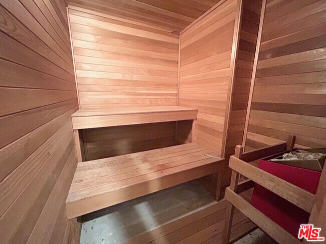 Building Photo - 11734 Montana Ave