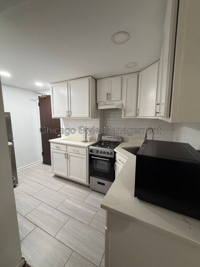 Building Photo - 5143 S Kenwood Ave