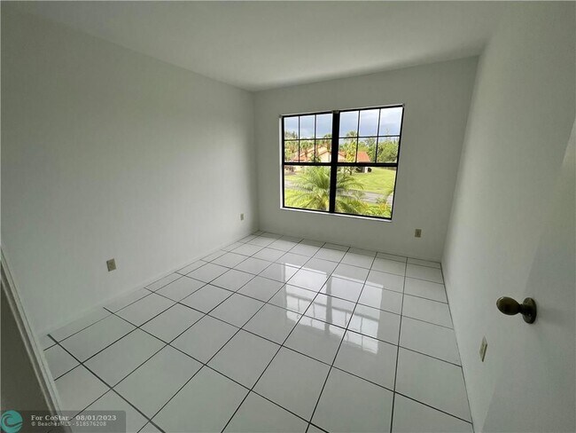Building Photo - 10253 Riverbend Terrace