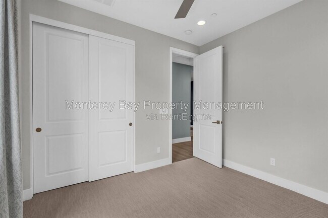Building Photo - 240 Bungalow Dr