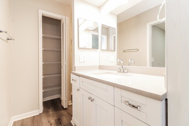 Building Photo - 154 Chelsea Ct