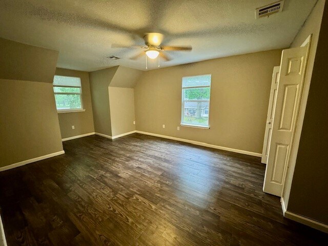 Building Photo - 114 Neal St