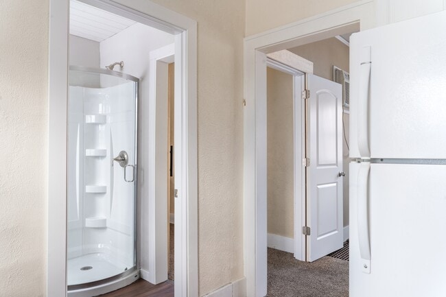 Building Photo - 712 W 22nd St