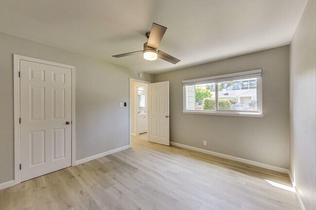 Building Photo - 1549 San Carlos Ave