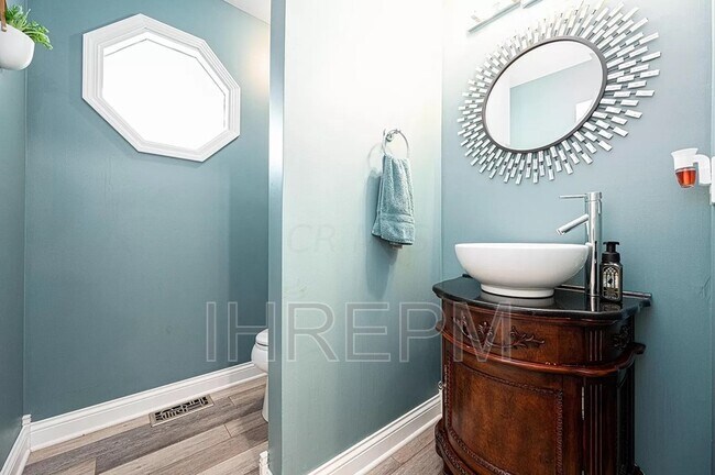 Building Photo - 5790 Clear Stream Way