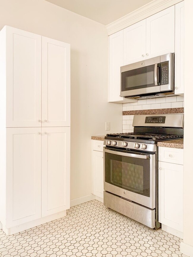 Building Photo - Gorgeous & Updated 3 bed Storybook Spanish House in Silverlake w/Views!