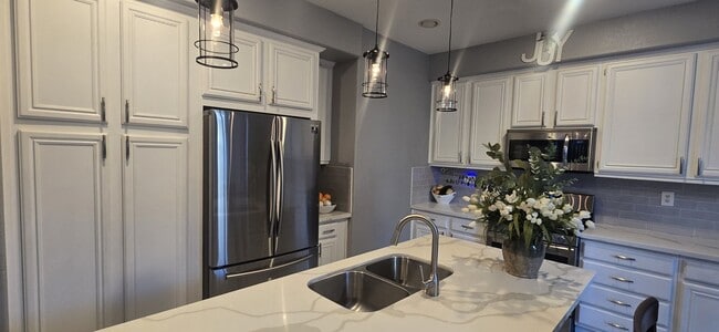 Building Photo - Beautiful Corner Home for Rent Sunnymead Ranch Location 3Bd/2.5Ba and BONUS ROOM