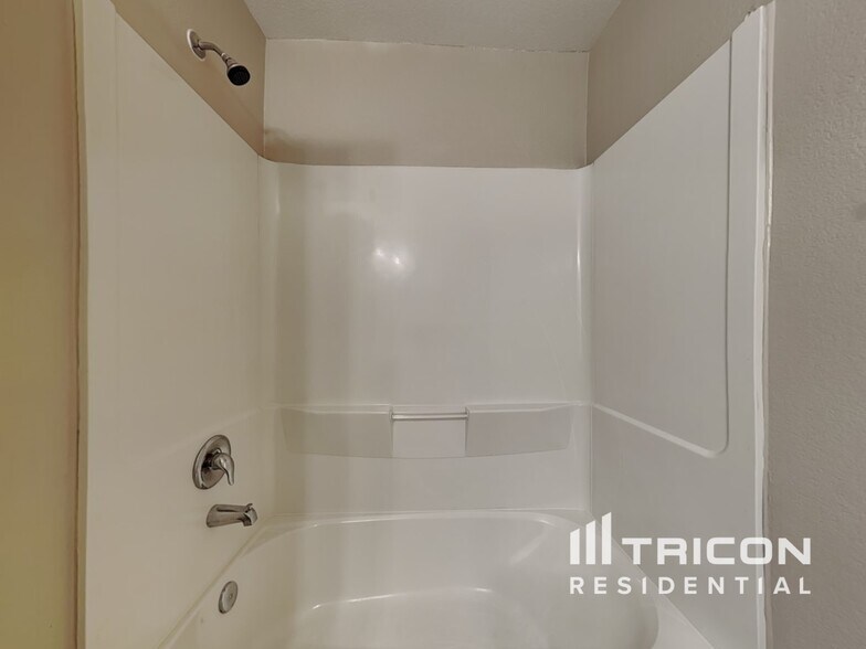 Building Photo - 15426 Rancho Joya Wy