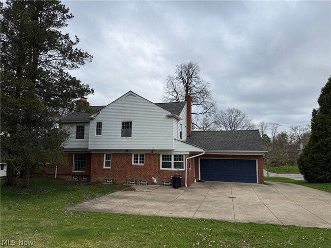 Building Photo - 22350 S Woodland Rd