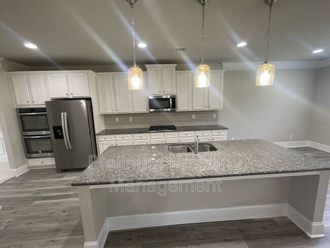 Building Photo - 5180 Mirror Lake Dr