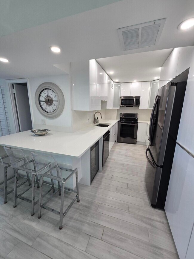 Building Photo - 3450 S Ocean Blvd