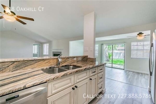 Building Photo - 318 Oakhill Ct