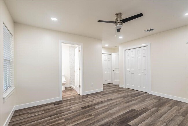 Building Photo - 6003 De Moss Dr