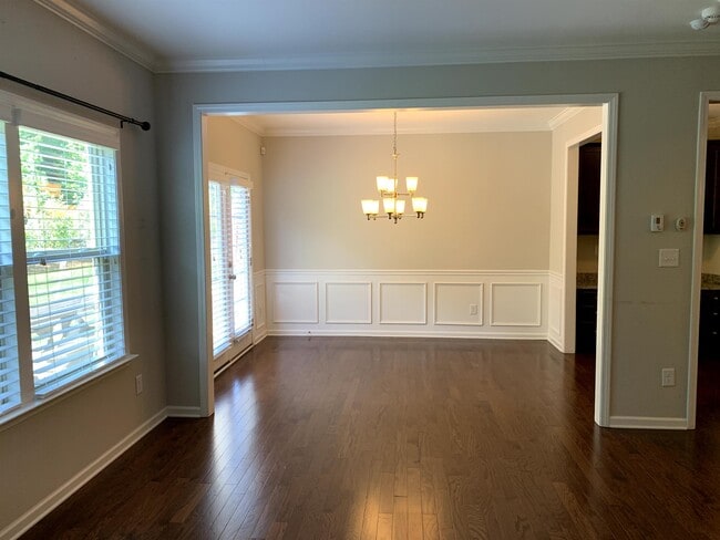 Building Photo - 204 Princess Pl