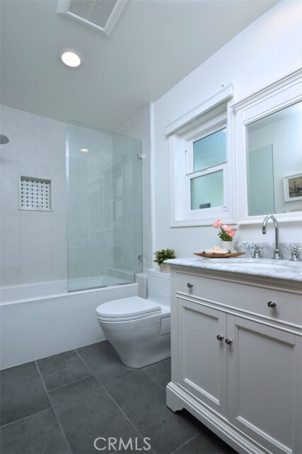 Building Photo - 15128 Valley Vista Blvd