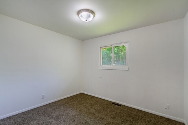 Building Photo - 109 Avondale Ct