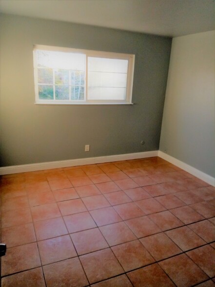 Building Photo - 1050 Grand Ave