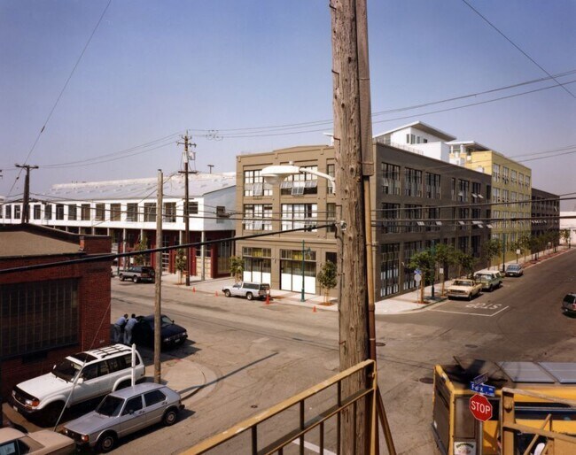 Building Photo - Highly sought after live/work space for le...
