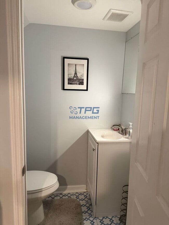 Building Photo - 211 Park Ave