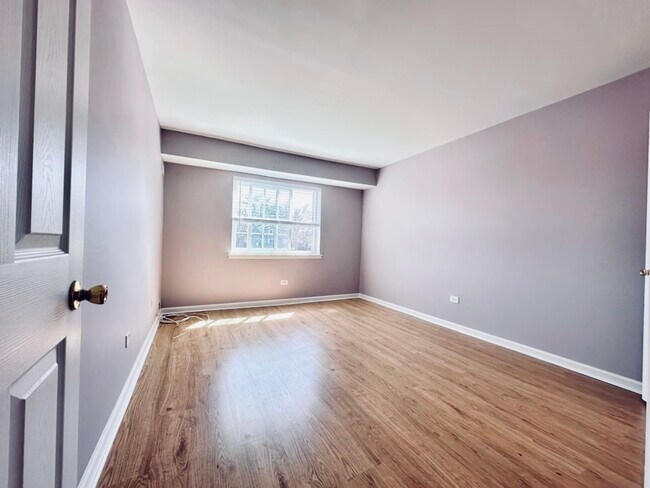 Building Photo - 1609 N Windsor Dr