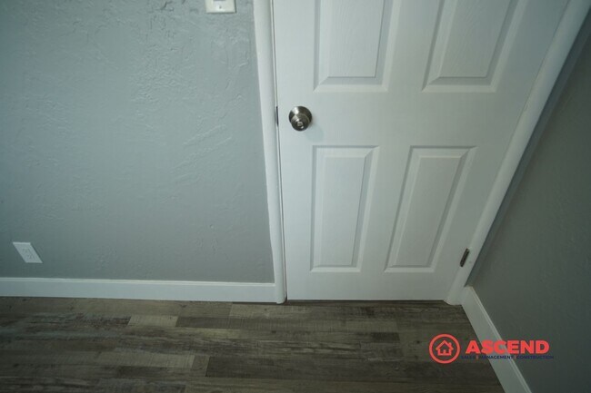 Building Photo - 3-Bedroom Home In East Bakersfield!