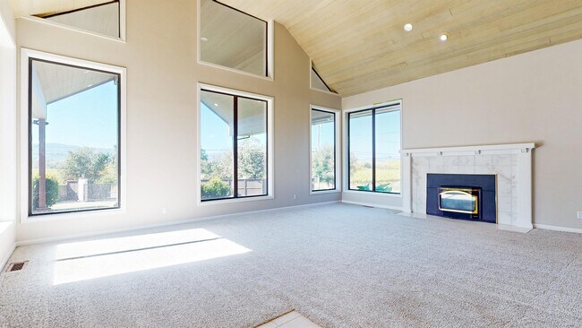 Building Photo - 9168 Eastside Rd