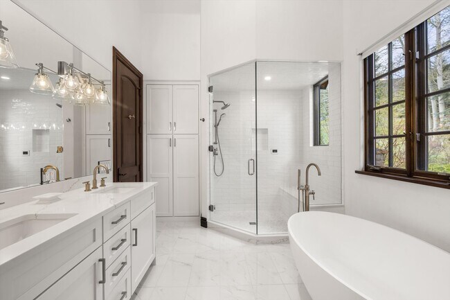 Building Photo - 875 Horse Ranch Dr