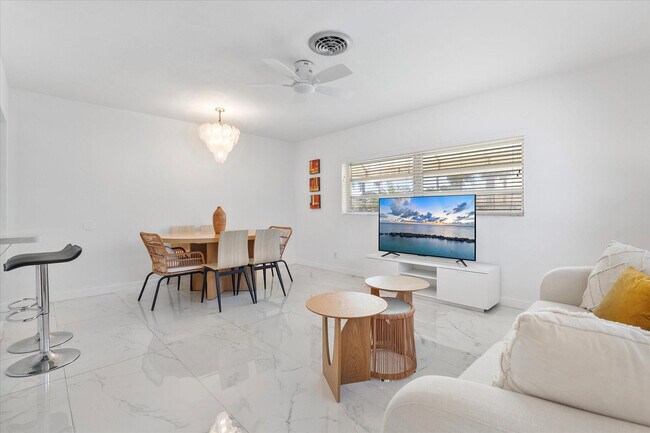 Building Photo - 440 N Rainbow Dr