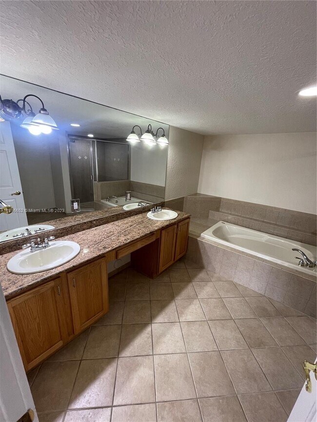 Building Photo - 1501 E Broward Blvd