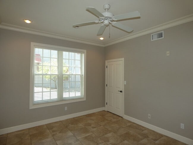 Building Photo - Downtown Pensacola Condo