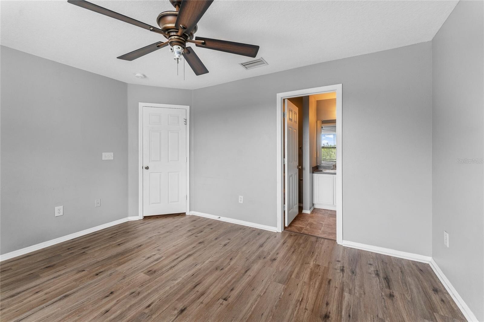 Building Photo - 2661 Oleander Lakes Dr