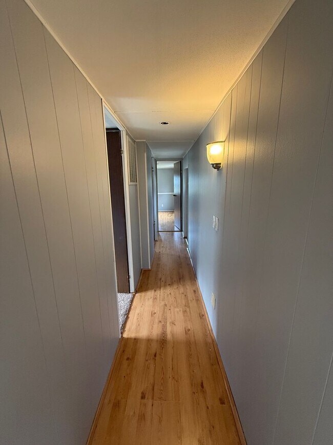 Building Photo - 2 Bedroom / 1 Bath Manufactured Home Kingsport TN