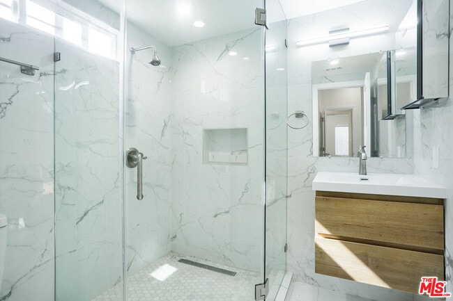 Building Photo - 1475 W 22nd St