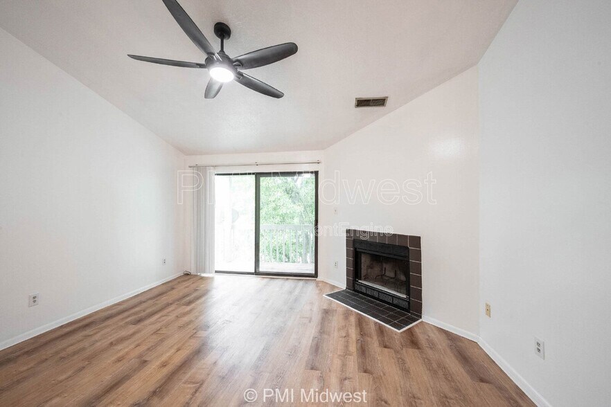 Building Photo - 4291 Village Pkwy Cir W