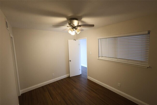 Building Photo - 1840 Burton Dr